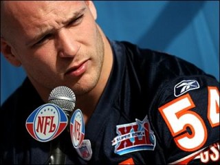 Brian Urlacher on Brian Urlacher Biography  Birth Date  Birth Place And Pictures