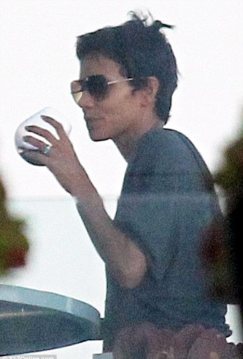 Halle Berry spotted wearing an emerald jewelry on her ring finger biography